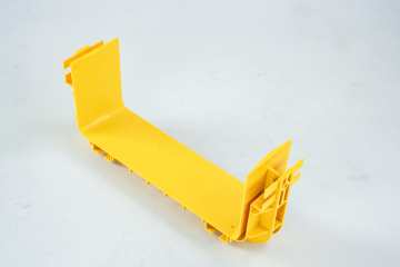 Optical fiber channel connection component