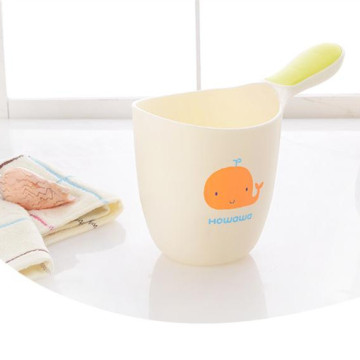 Tazza per risciacquo con cute baby bath spoon