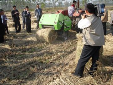 straw baling machine,bander machine, baling machine. baling hay.baling equipment