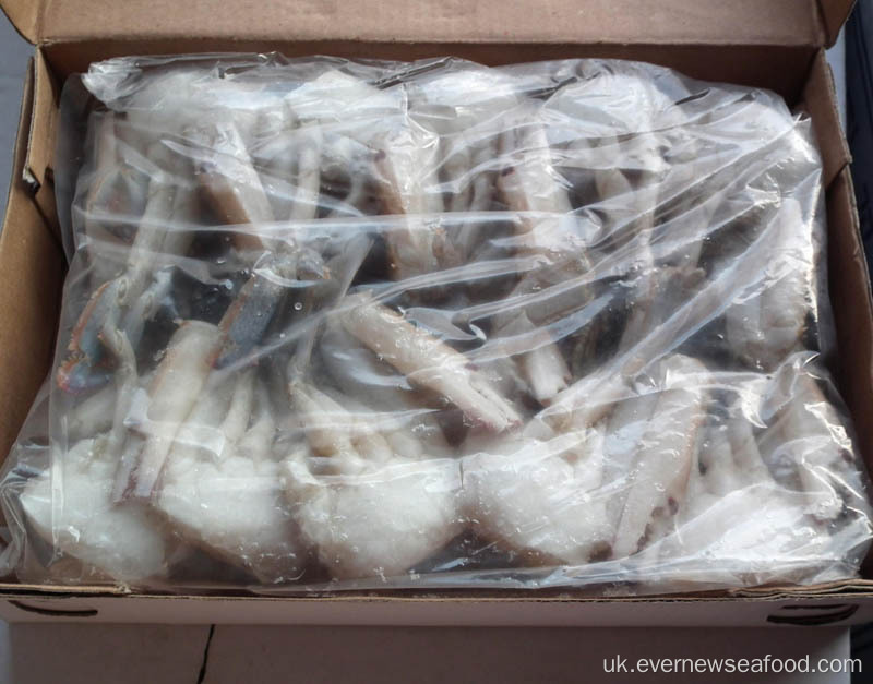 смачний свіжоморожений синій плаваючий краб