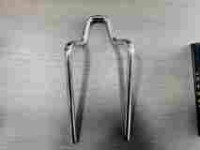 Strong steel bar for auto headrest support