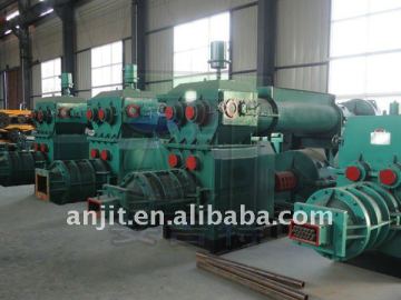 Automatic clay brick vacuum extruding machine