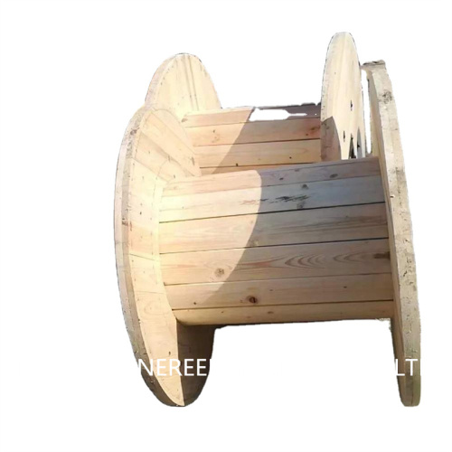 Carrete de alambre de madera grande