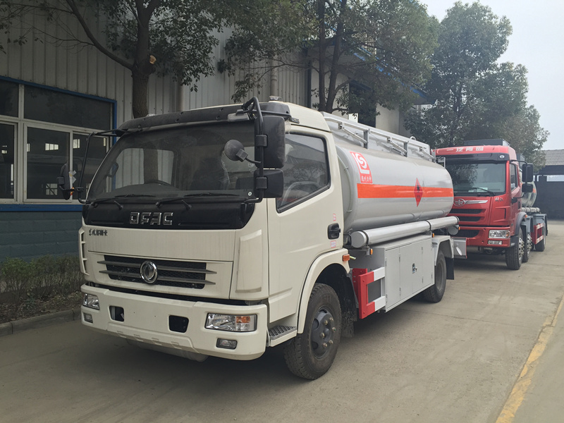 9m³ 4X2 Dongfeng Fuel Tank Truck