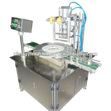 Bottle sealing machine