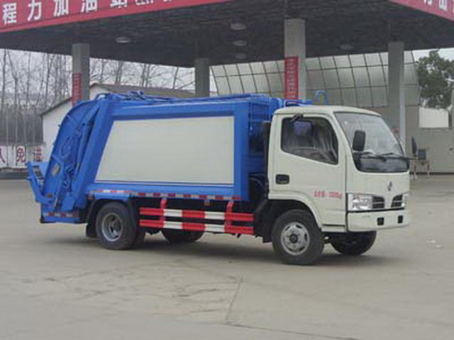 Dongfeng 6CBM Compressive Garbage Truck السعر