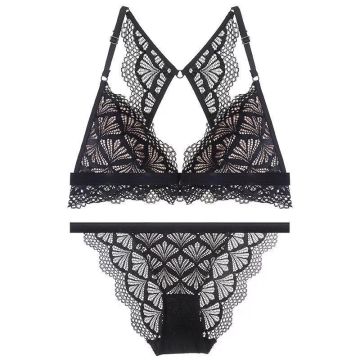 Set bikini bralette in pizzo senza fili con clip frontale in stock