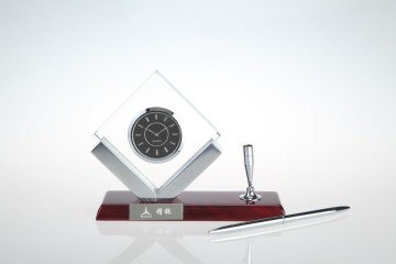 pen holder with clock