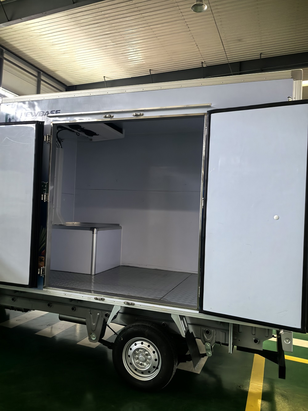 شاحنة صغيرة مبردة كهربائية متوافقة مع نظام الأفضليات المعمم (GSP) مخصصة لنقل اللقاحات