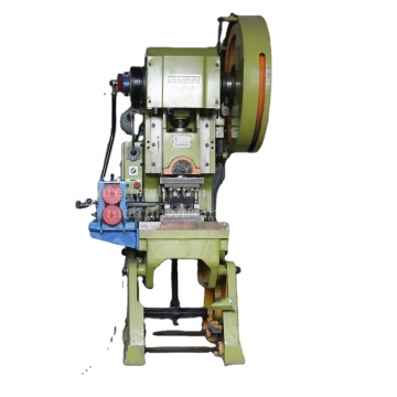 Wire clipped making machine