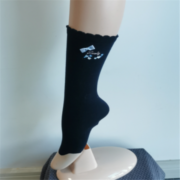 Customized Embroidede Floral Ladies' Nylon Knit Crew Socks