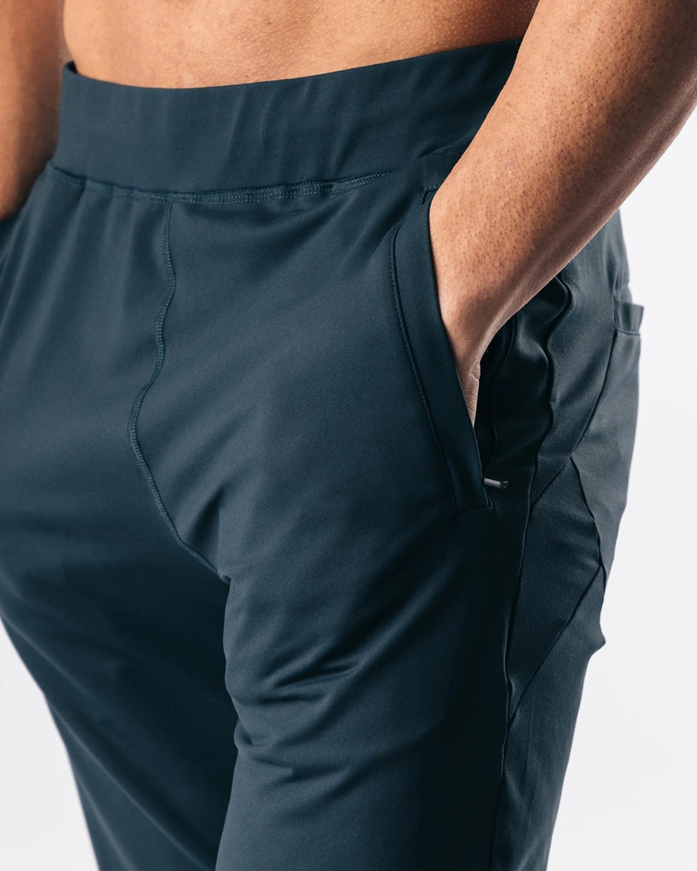 Men's Form-Fitting Leg Fit Jogger