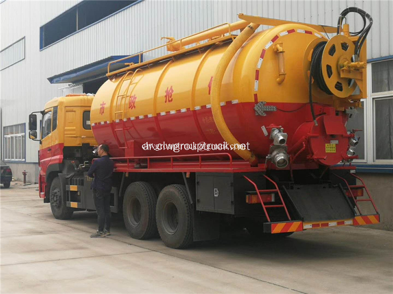 بيع شاحنة شفط مياه المجاري Dongfeng 25000Liter 8x4