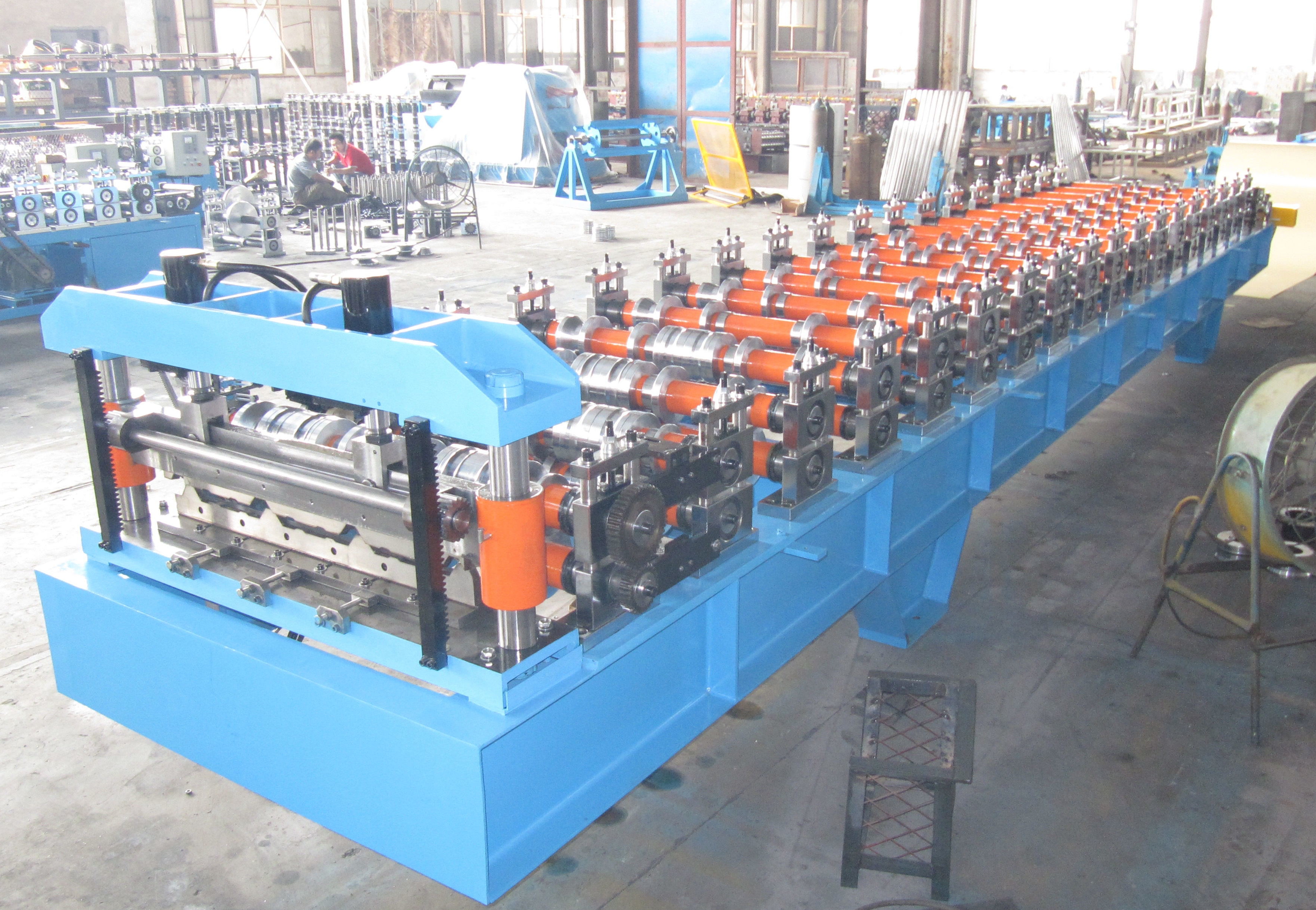 MACCHINA A LUNGHEZZA DI LAMIERA DEL TETTO ROOF SHEET LONG SPAN MACHINE