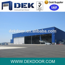 Fabric lifting stacking door fabric lifting door