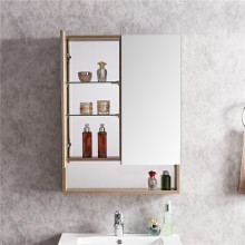 Hölzerner Waschtisch-Wandspiegelkabinett, der mit Spiegel hängt