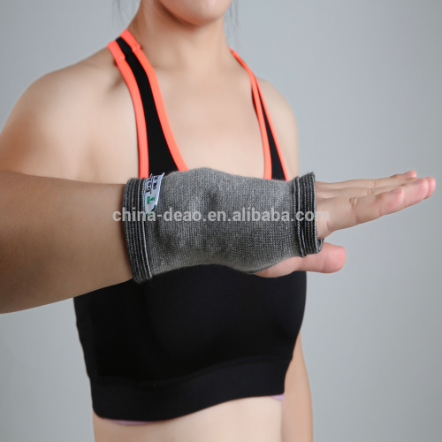 Neoprene wrist brace