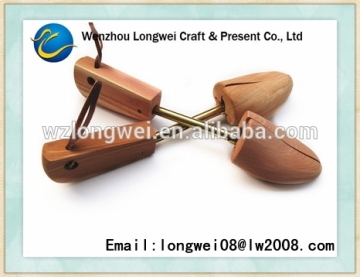 wooden shoe tree/cedar shoe tree/wooden shoe stretcher with pu strap