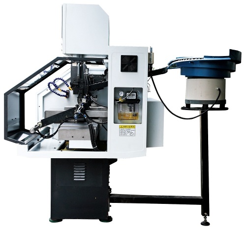آلة CNC التلقائية مع مادة أعلى