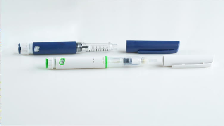 Pesä uudelleenkäytettävä/ kertakäyttöinen kynän injektori lääkitykseen
