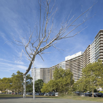 Large metal tree sculpture for outdoor ornament