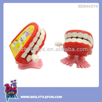 Wind up mouth toy jumping teeth toy