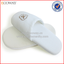 Cheap white fluffy geremek slippers for bathroom