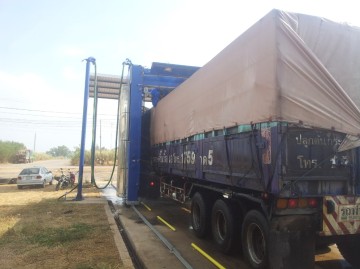 Automatic bus wash machine, Three brushes bus washer