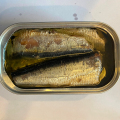 大豆油で缶詰にした最高品質のイワシの魚