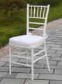 白い樹脂キアヴァリ椅子