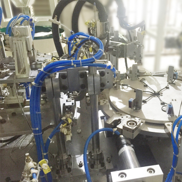 Plastic screw assembly machine