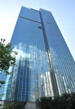 Custom-Cut Tempered Glass for Contemporary Construction