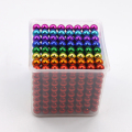 Bolas de ímã coloridas com caixa de lata