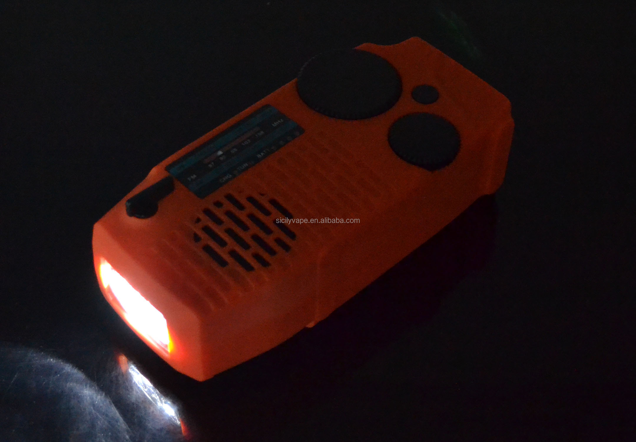 Portable Emergency Solar/Dynamo/DC & AM/FM/NOAA Radio & LED Flashlight & 2000mAh Charger Power Bank