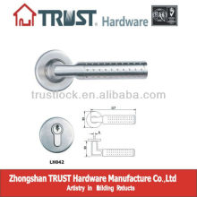 TRUST LH042:Solid Stainless Steel Lever type door Handle with Escutcheon