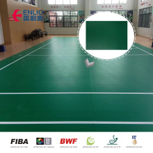 Placer le tapis de la cour badminton en PVC intérieur