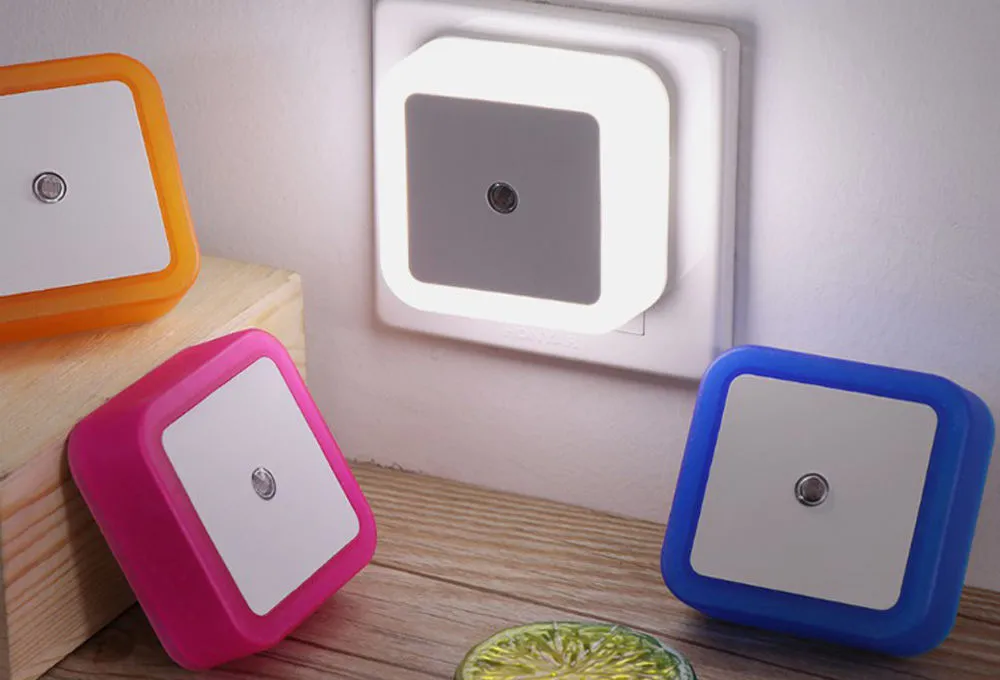 Smart LED Night Light with Dusk to Dawn Sensor, Daylight White