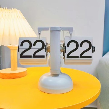 European Style Retro Small Balance Automatic Page-turning Clock