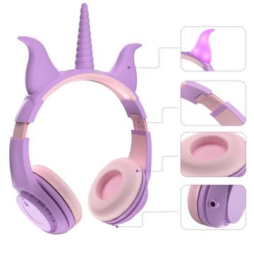 Casque filaire sur l&#39;oreille pour enfants, lumière rougeoyante