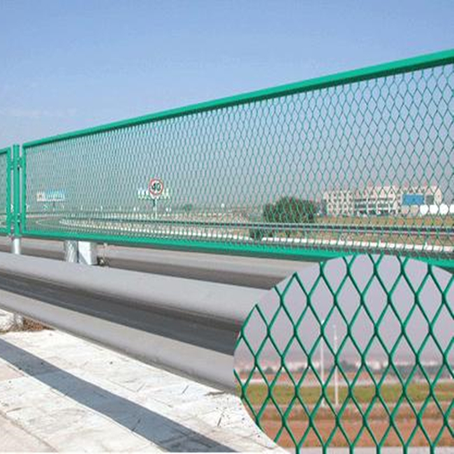YQ Curvy Welded Wire Mesh Fence /3D Welded Fence Panel Factory Price