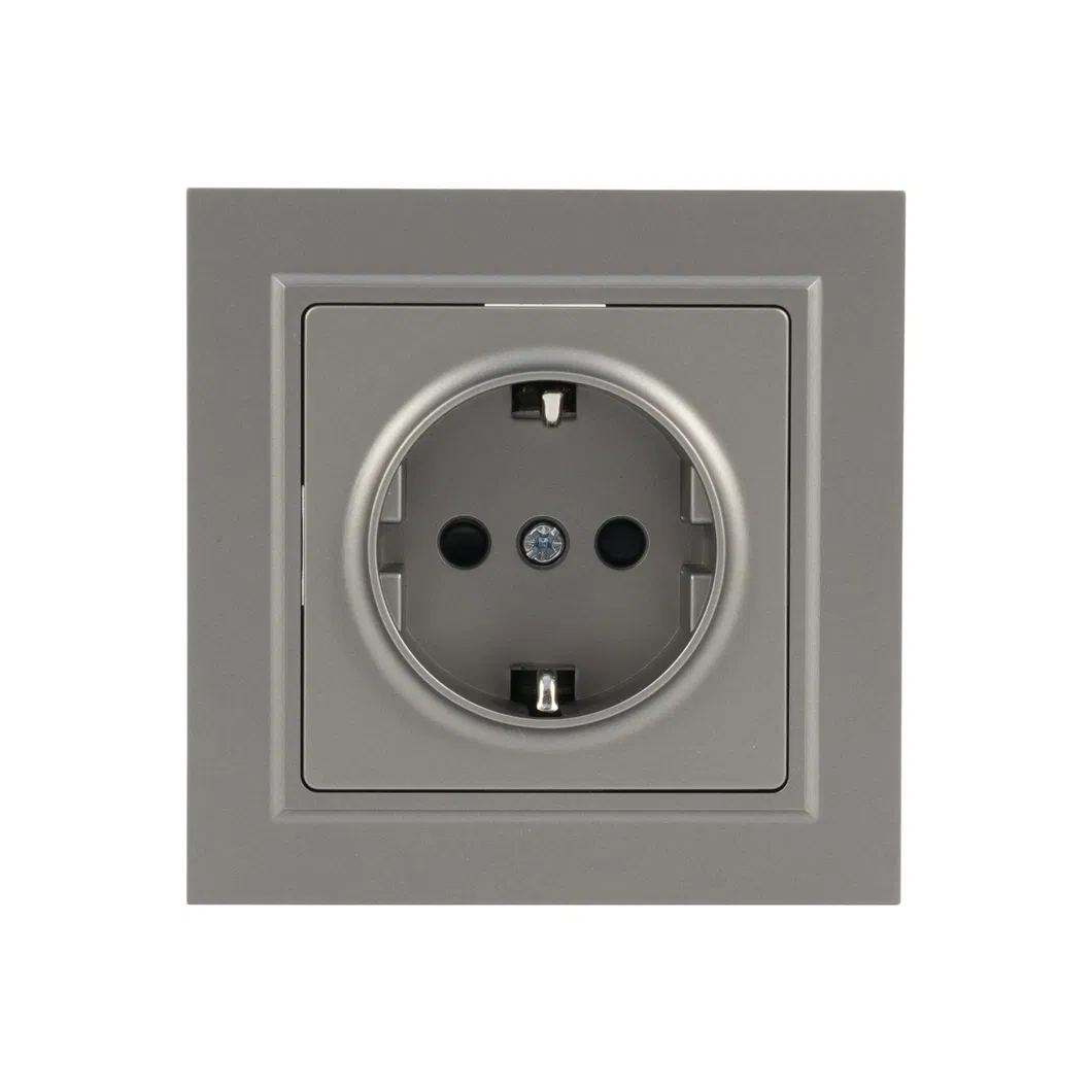 Одинарная настенная розетка ЕС с пластиковой окрашенной панелью, 16 А