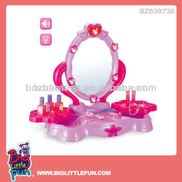 Dresser toy makeup kit toy