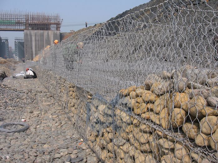 pl253657-hot_dip_galvanized_gabion_box_coated_on_the_galvanized_galfan_wire_for_bridge_protection