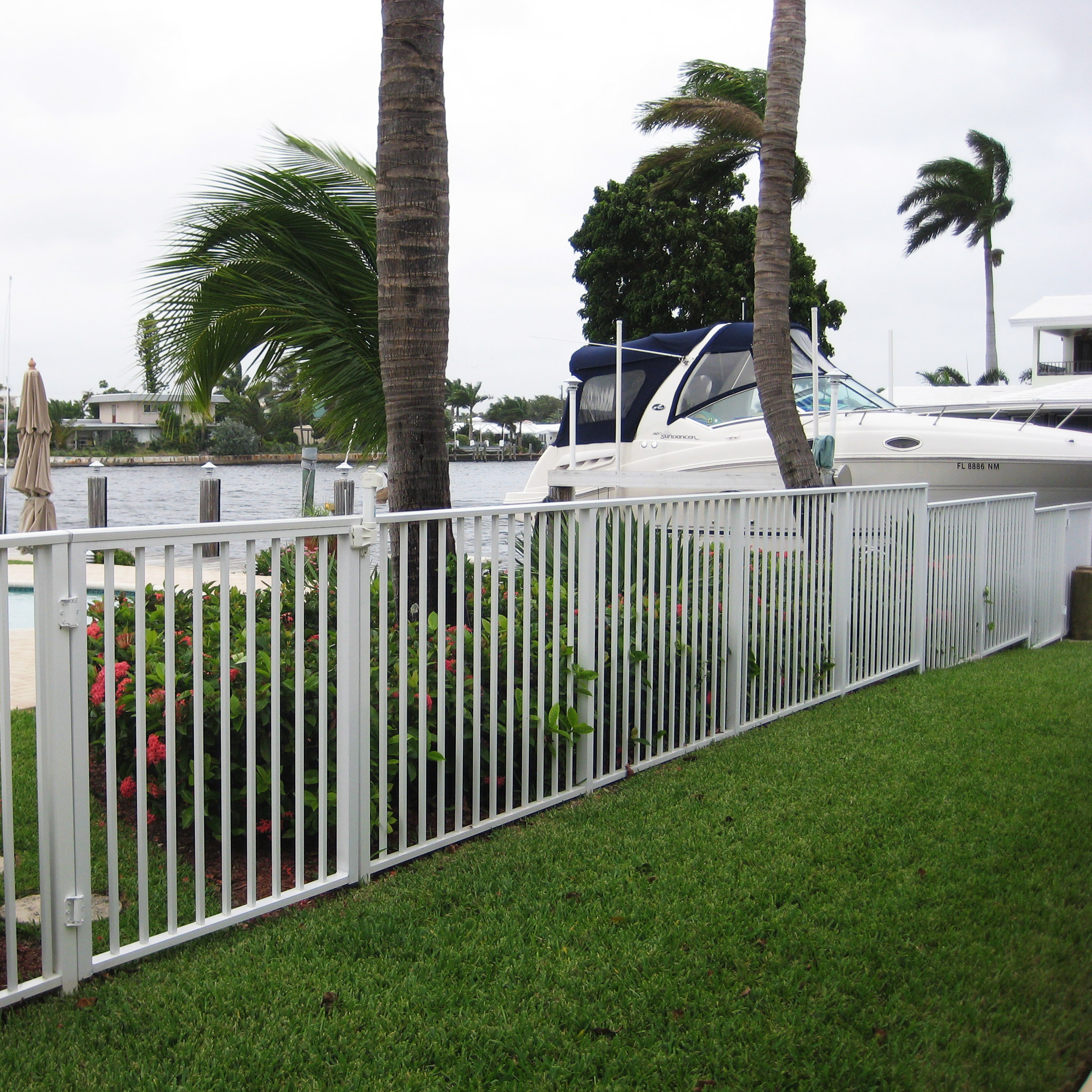 Aluminum Residential or Commerical Safety Pool Deck Fence Metal Fence for Garden with modern styles