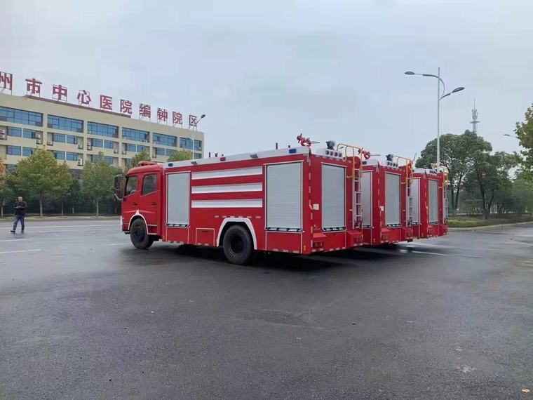 Dongfeng 8-ton تنقل خزان المياه شاحنة النار