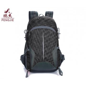 Naturehikeの軽量防水バックパック登山