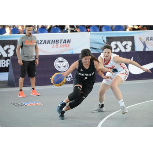 FIBA 3x3 Enlio SESインターロックアウトドアスポーツコートタイル25