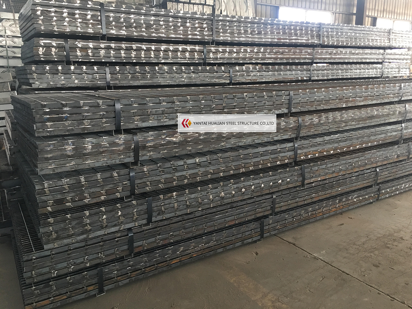 6m or 5.8m Untreated Steel Grating at Best Factory Price | 32*5mm Steel Bar Grating