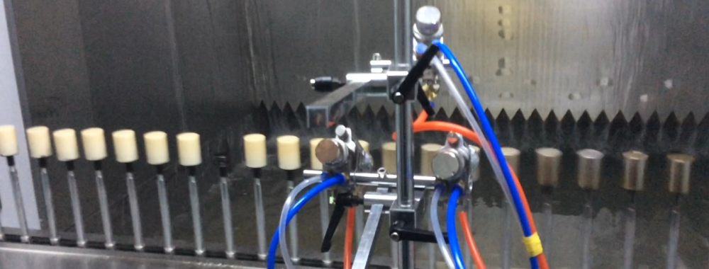 قبعات زجاجة مستحضرات التجميل التلقائي أوف خط الطلاء Cosmetic Bottle Caps Automatic Uv Coating Line