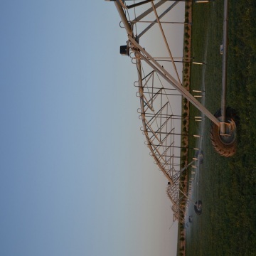 Large coverage area, low hanging installation,covering a large area of sprinkler irrigation machine